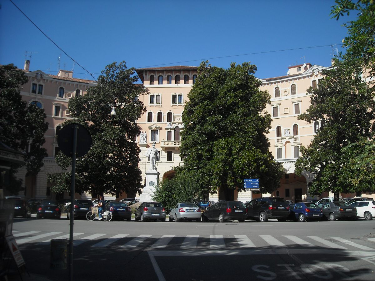 Palazzo Esedra