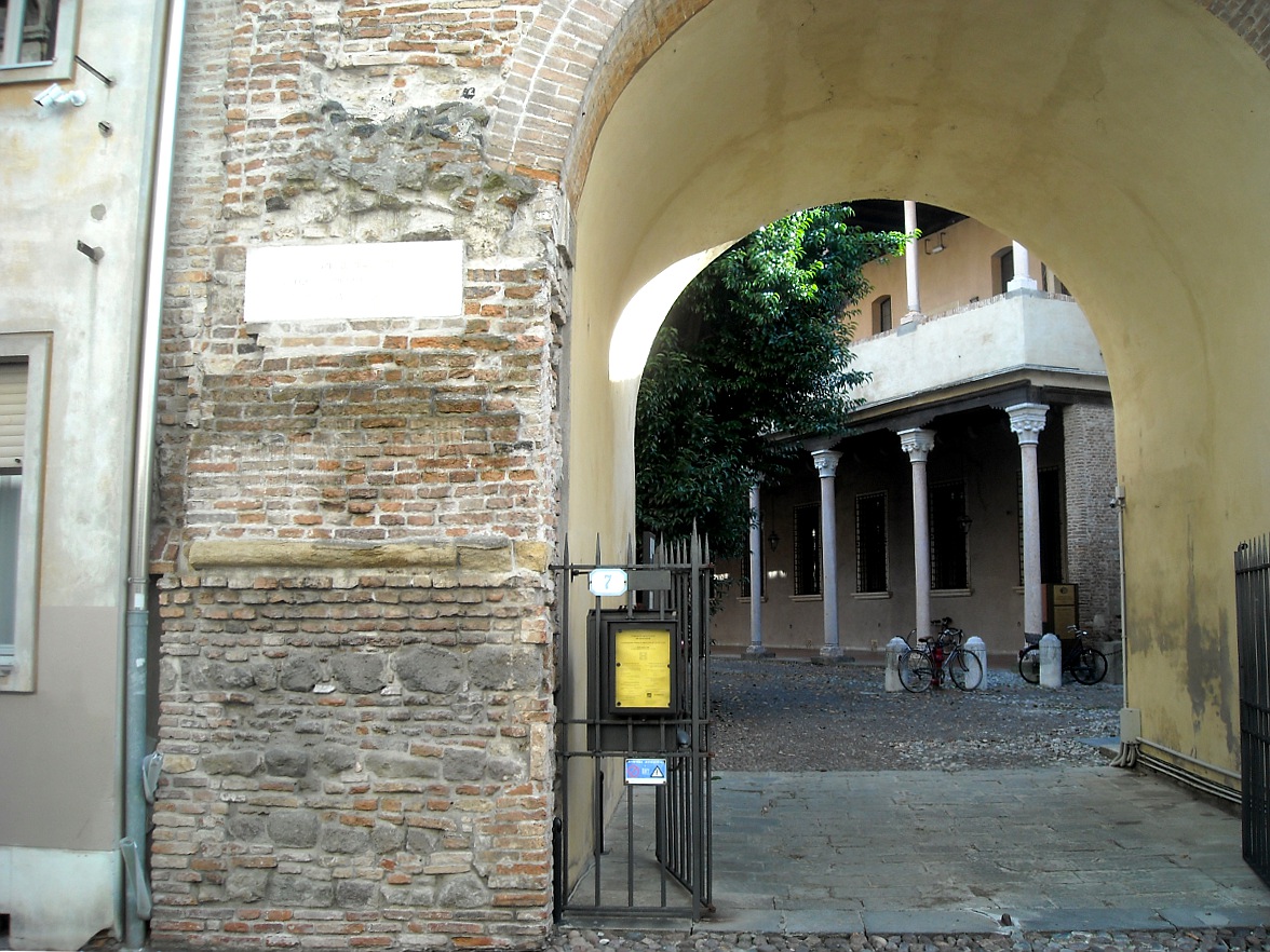 Reggia Carraresi: ingresso ovest