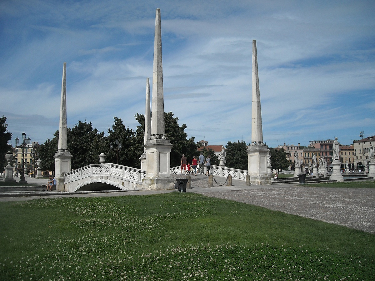 Prato della Valle: il ponte est