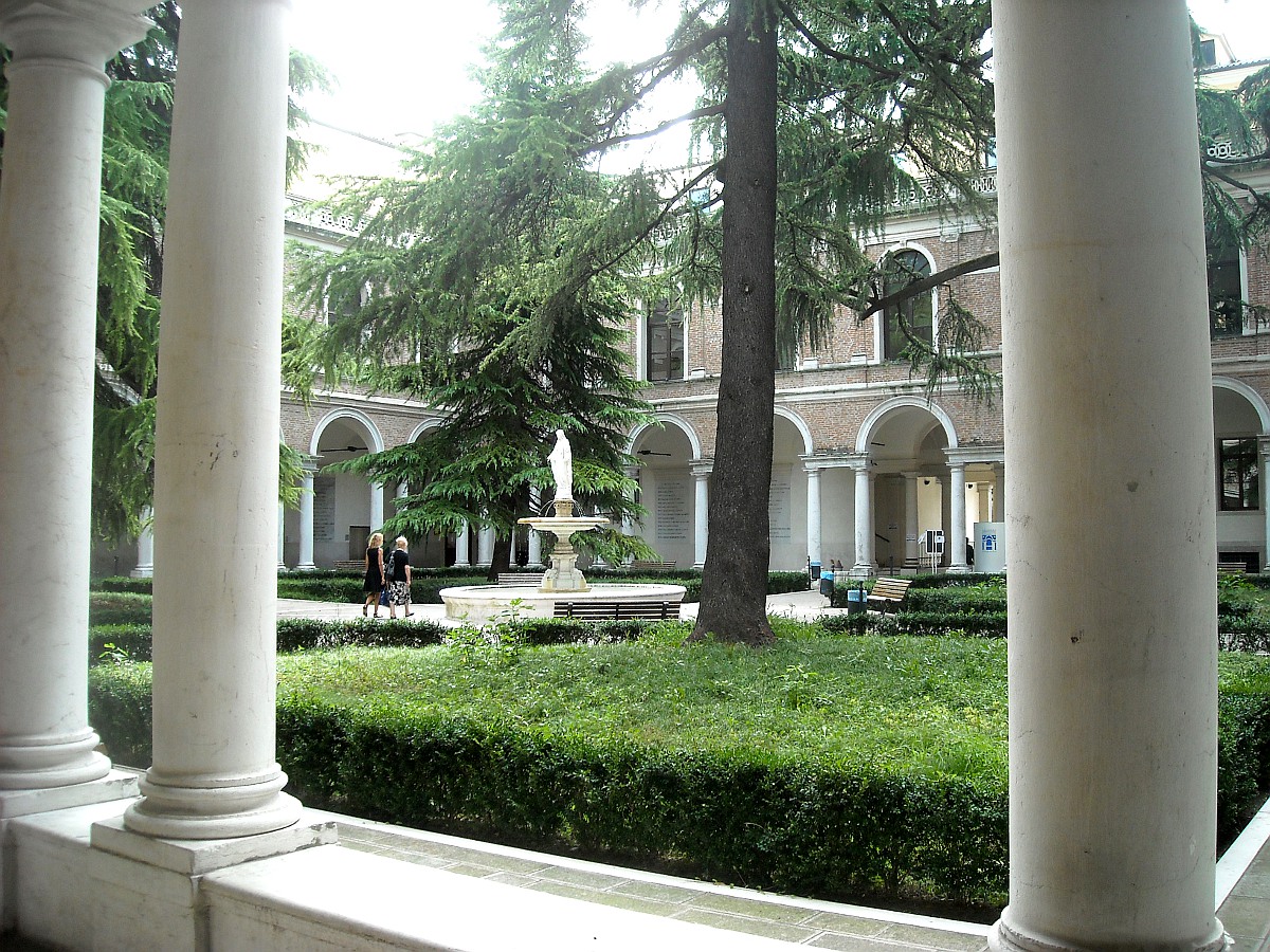 Ospedale Giustiniani: il chiostro