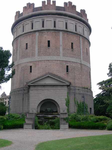 Giardini della Rotonda: il serbatoio.