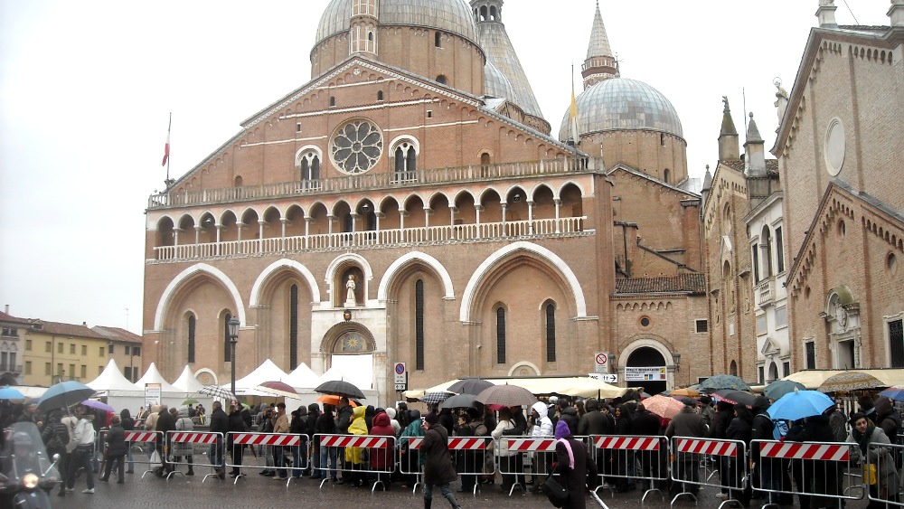 06_eventi/073_piazza.jpg