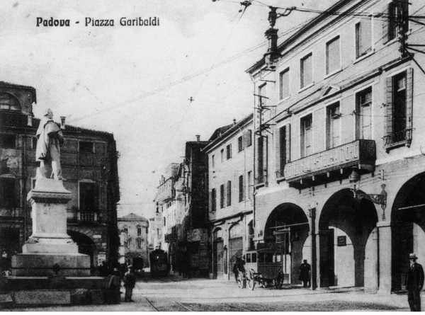 36_Piazza_Garibaldi_ieri.jpg