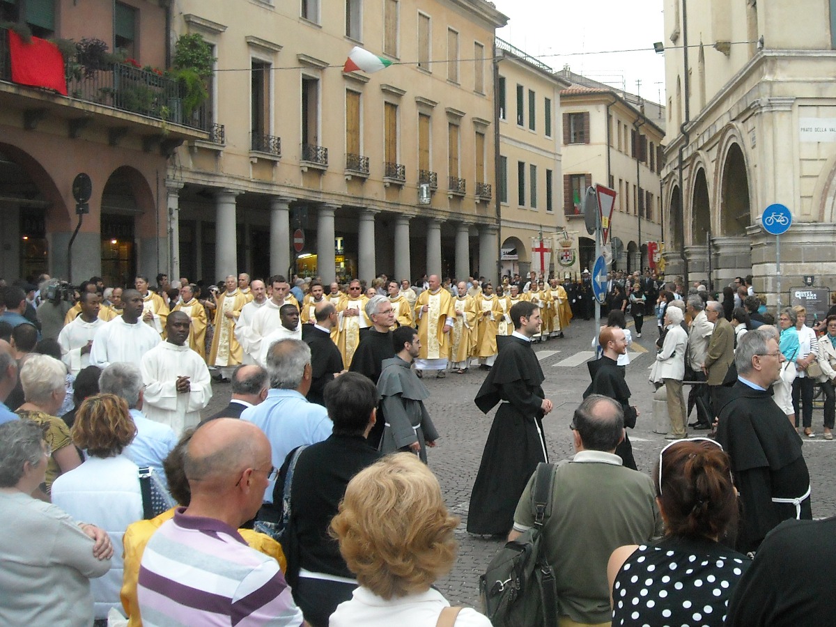 06_eventi/08-48_clero_religiosi.jpg