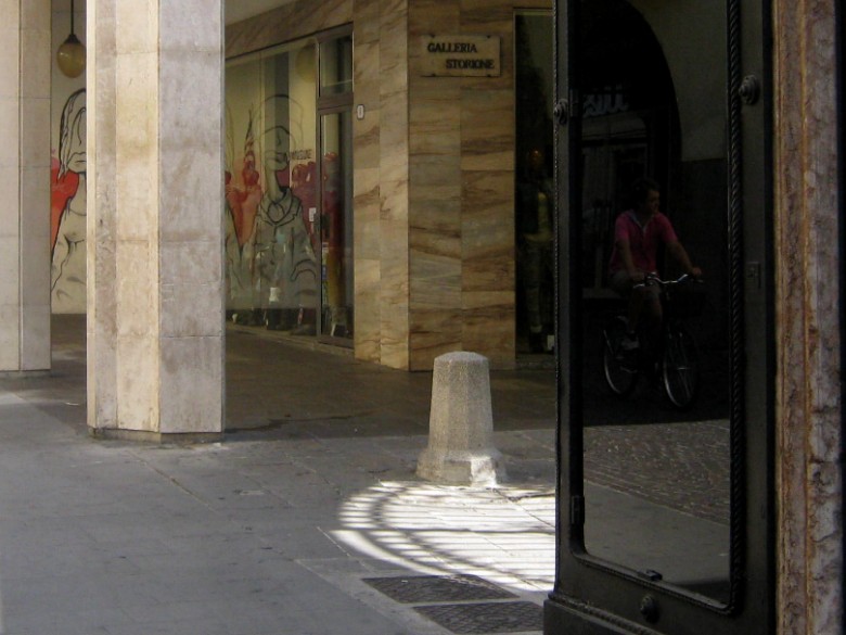 Passeggiando per via Roma