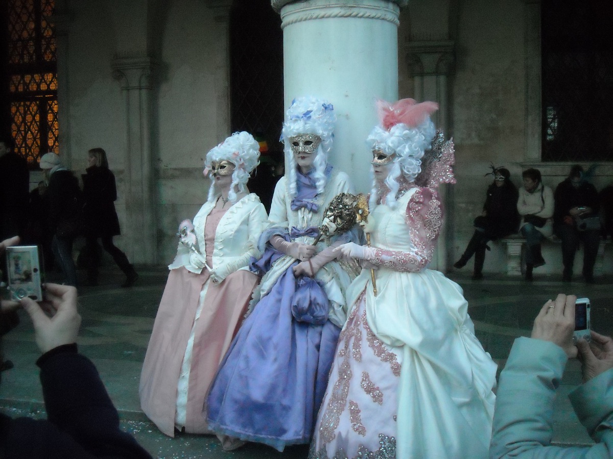 Scatta e scatta, e non guardare,