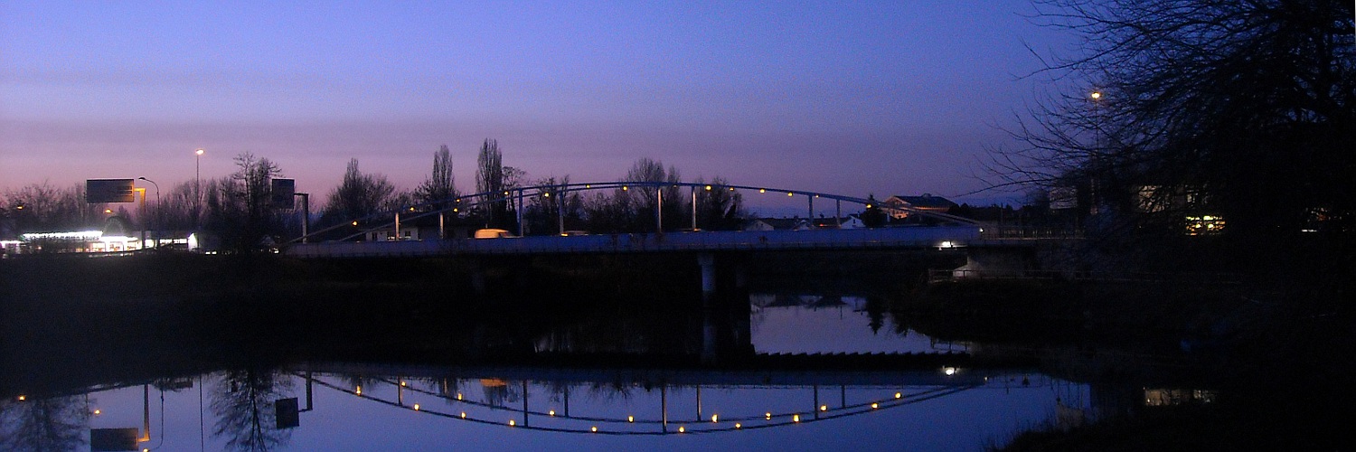 Il ponte si specchia