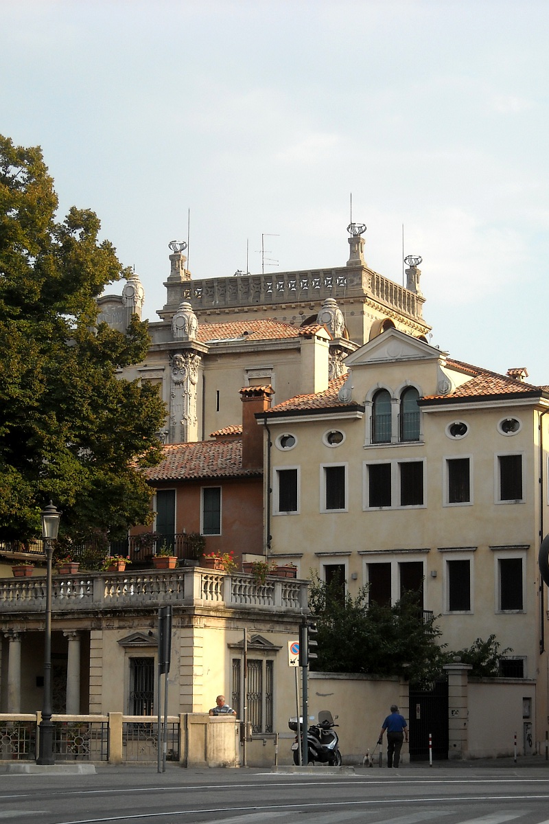 Stili a confronto Stili a confronto