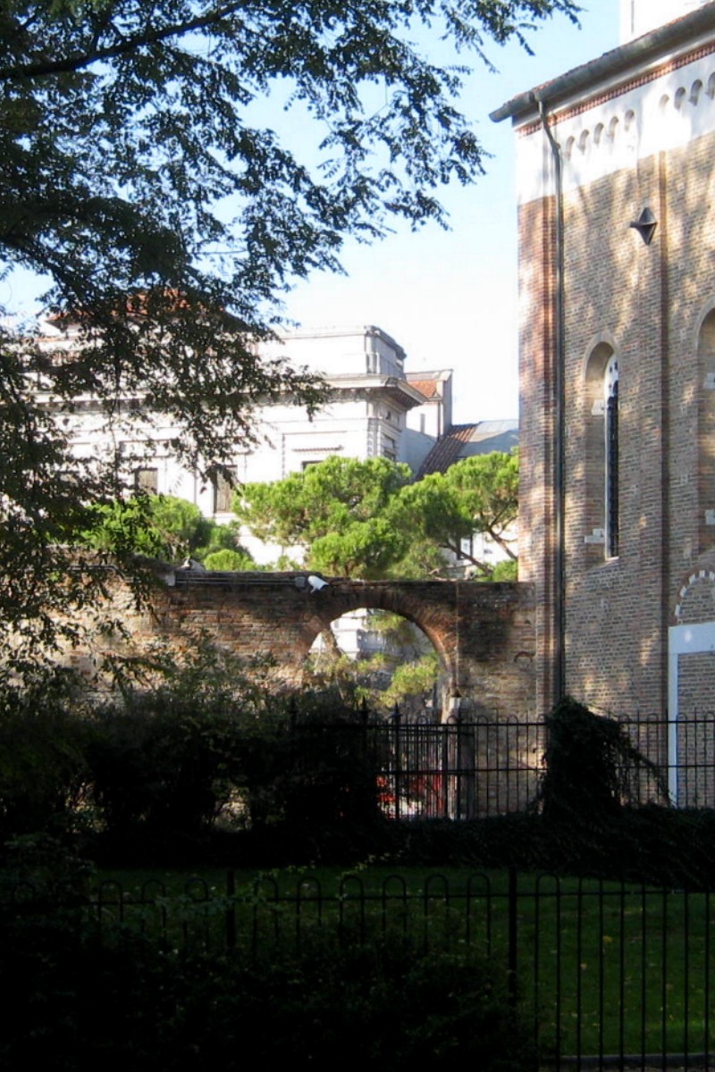 Giardini dell'arena: arco